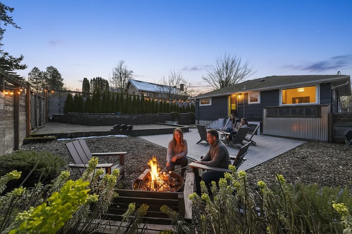 Modern Retreat | Stylish Stay Near Fifa - Seattle