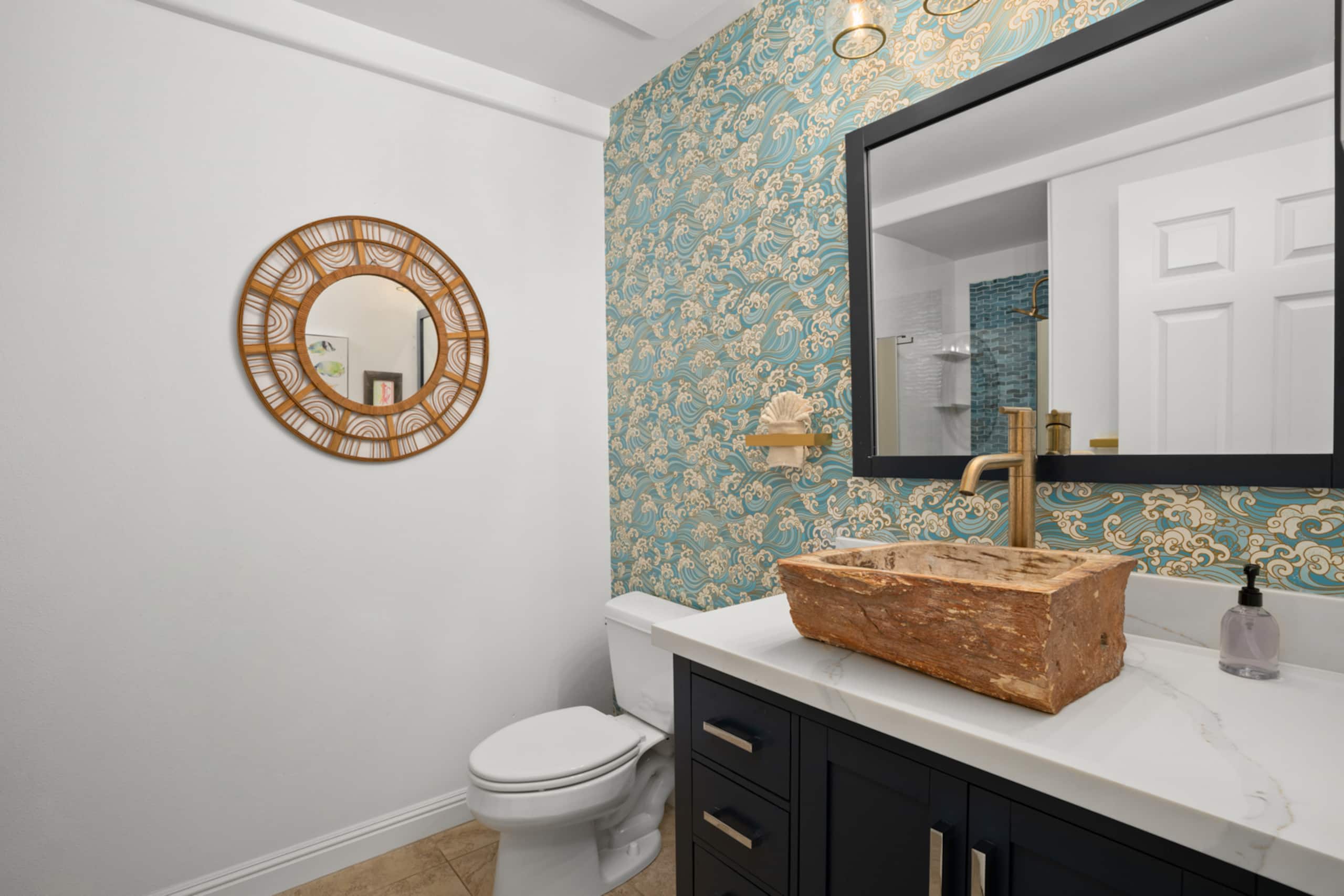 A/C Newly Renovated Townhome! ~Pool ~Jacuzzi ~BBQ - Photo 16