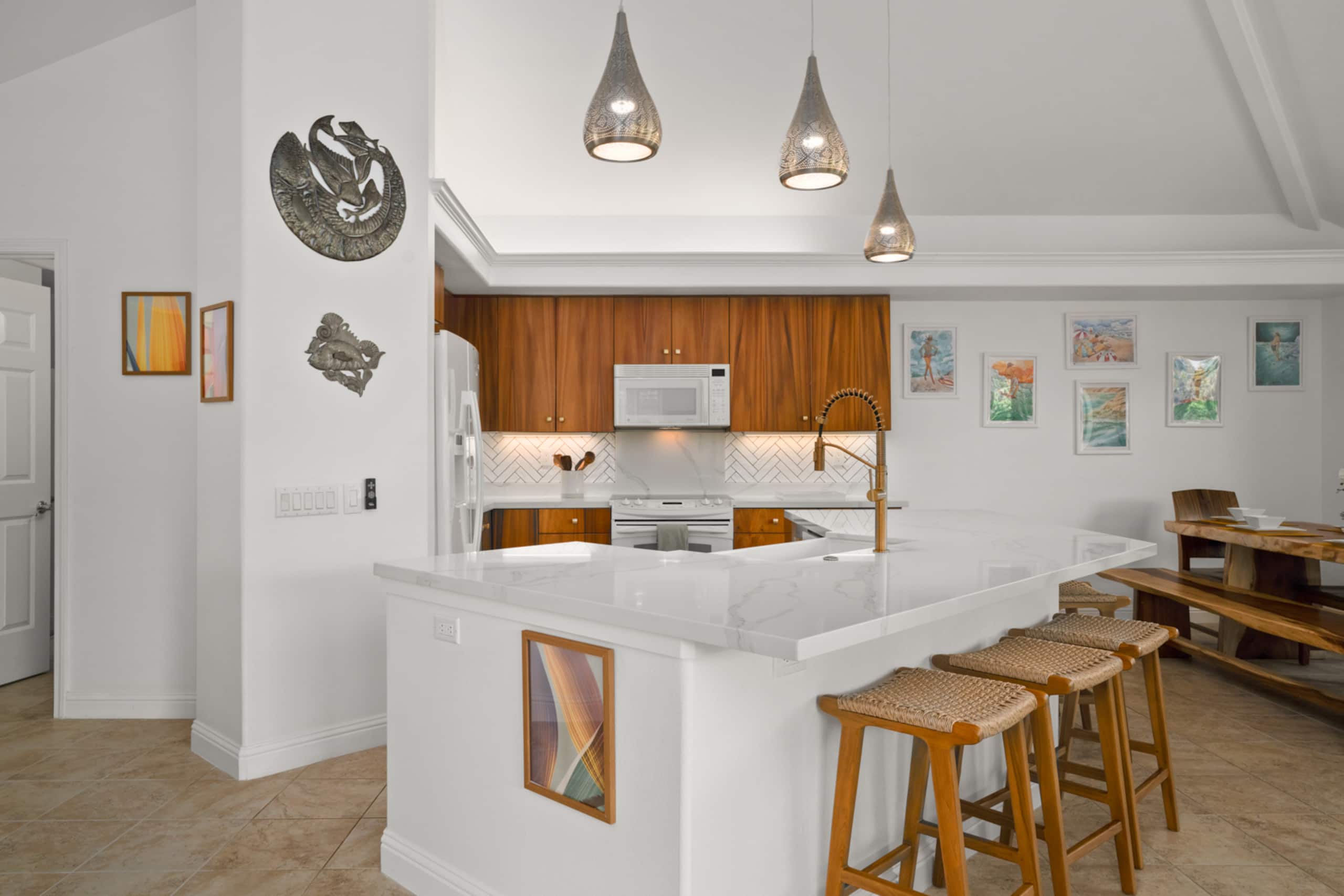 A/C Newly Renovated Townhome! ~Pool ~Jacuzzi ~BBQ - Photo 8