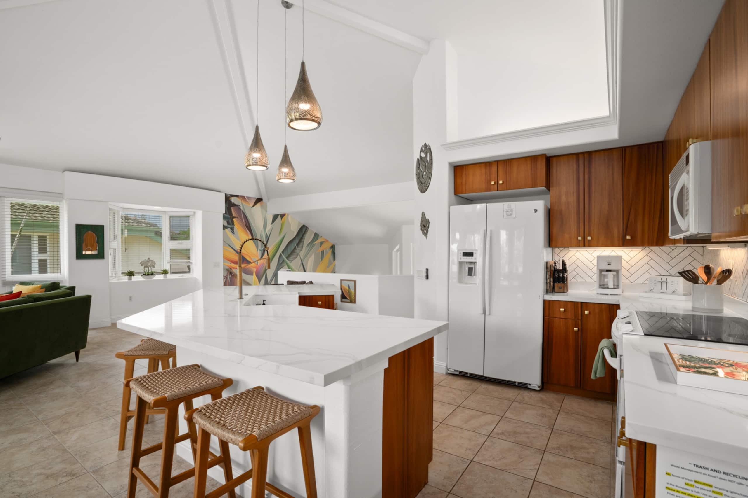 A/C Newly Renovated Townhome! ~Pool ~Jacuzzi ~BBQ - Photo 11