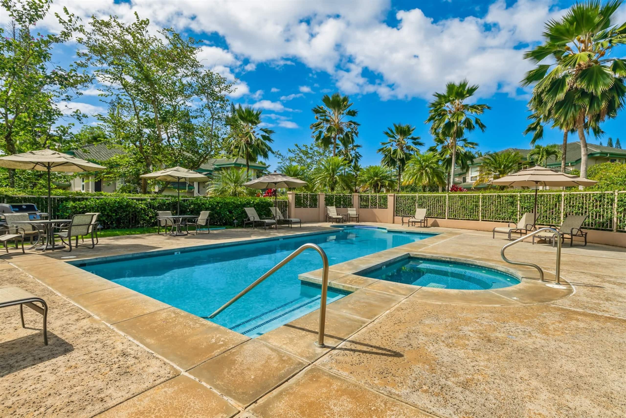 A/C Newly Renovated Townhome! ~Pool ~Jacuzzi ~BBQ - Photo 21