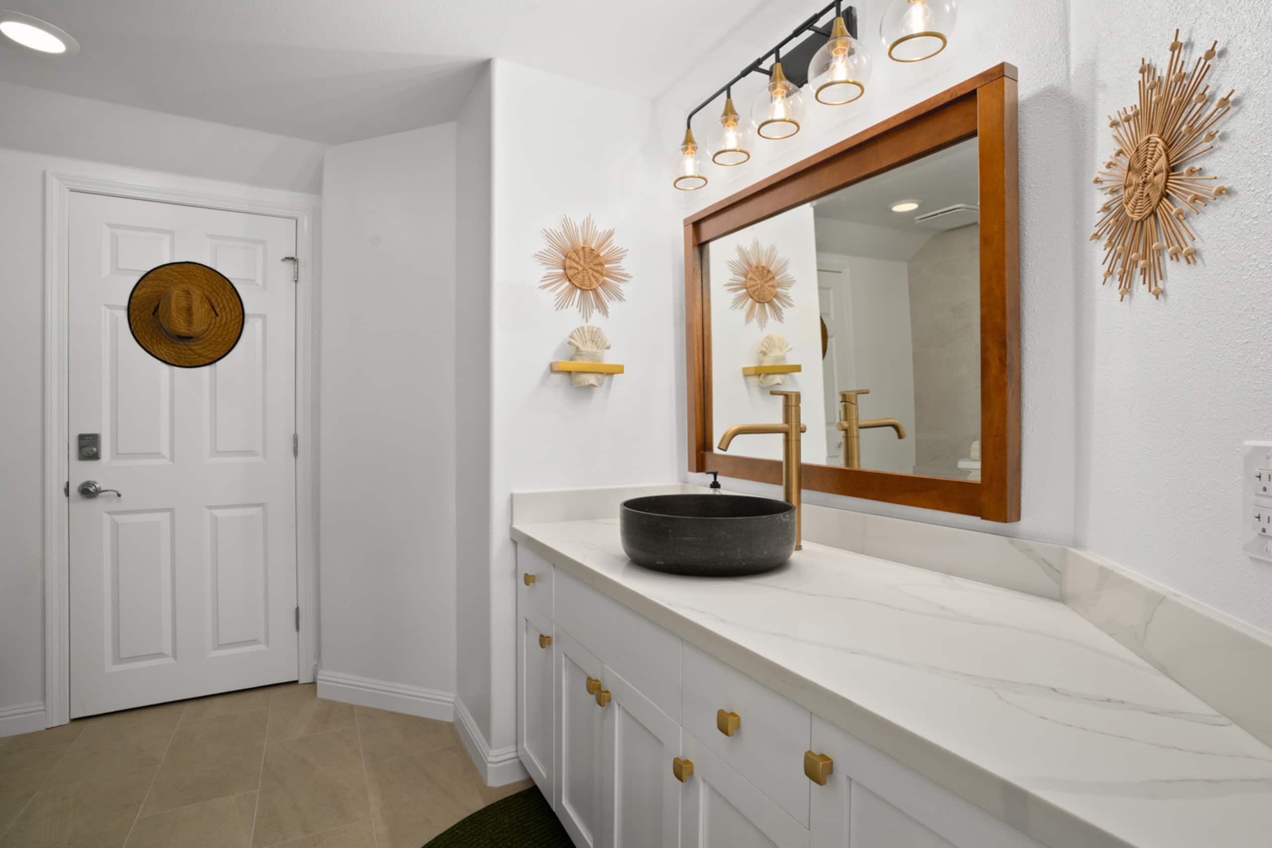A/C Newly Renovated Townhome! ~Pool ~Jacuzzi ~BBQ - Photo 26