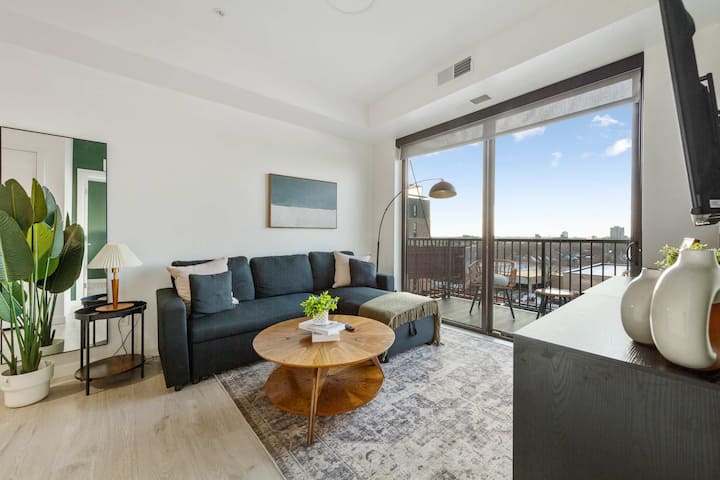 Uptown Penthouse-floor Apt | Queen Bed | Rooftop - Minnesota