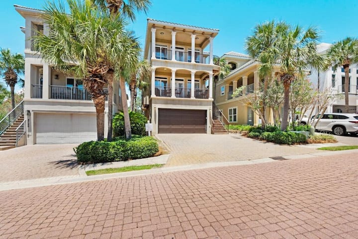 Summer Blast: Private Beach Access! Golf Cart Rent - Destin, FL