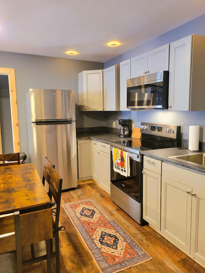3-bedroom, 2-bath Apartment, Private Deck (H-5) - Saranac Lake, NY