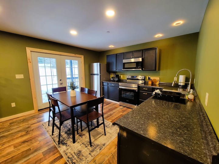 3-bedroom, 2-bath Apartment, Private Deck (H-3) - Lake Placid, NY