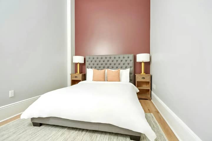 Chumba cha 1 cha kulala kina kitanda aina ya queen.