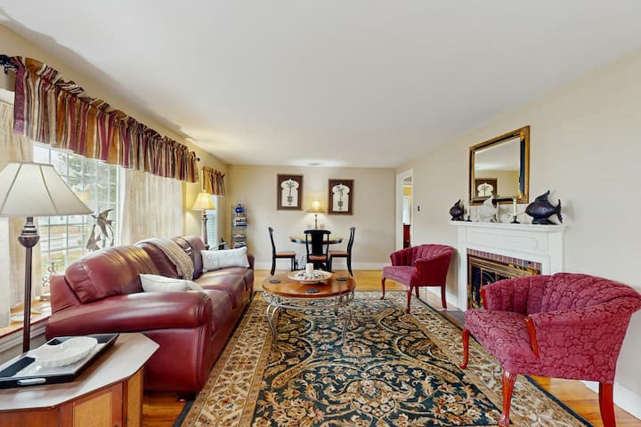 Coastal Cape Escape: Steps To Beach, Top Amenities - Dennis, MA