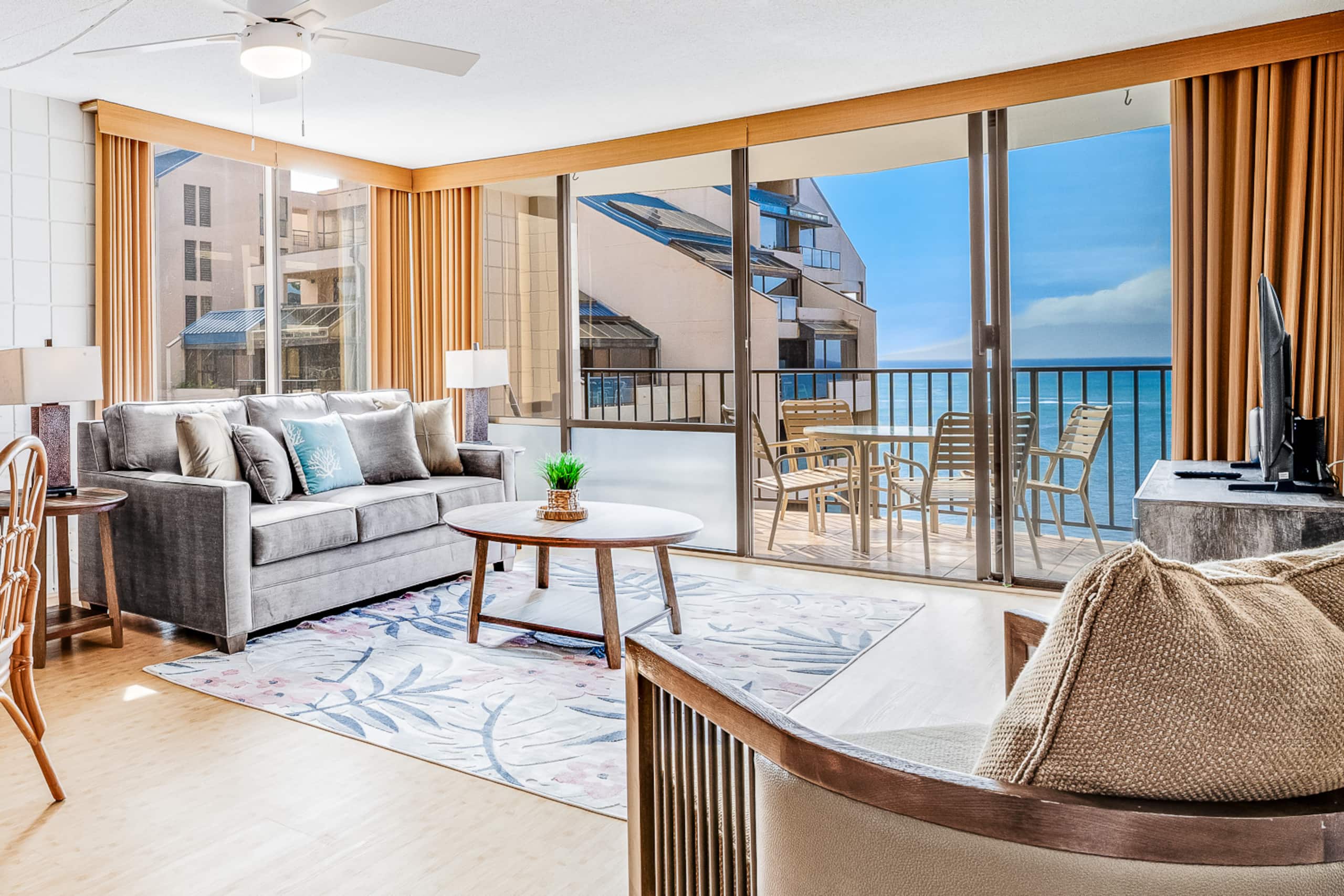 Hotel in Lahaina · ★5.0 · 1 bedroom · 2 beds · 1 bath - Image 2