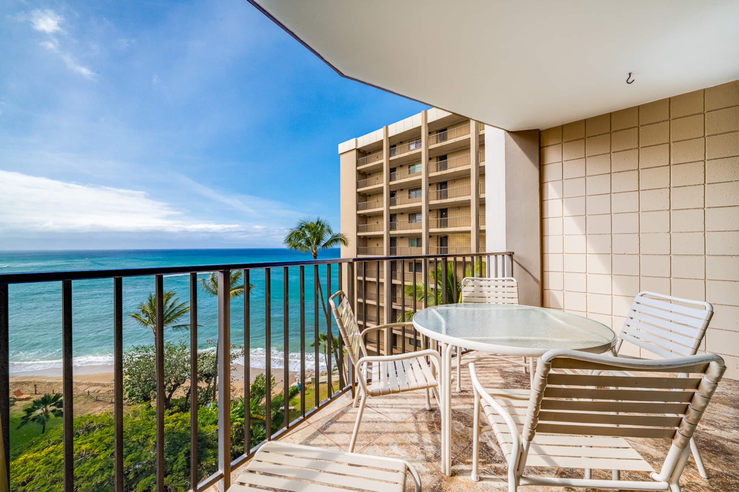 Hotel in Lahaina · ★5.0 · 1 bedroom · 2 beds · 1 bath - Image 11