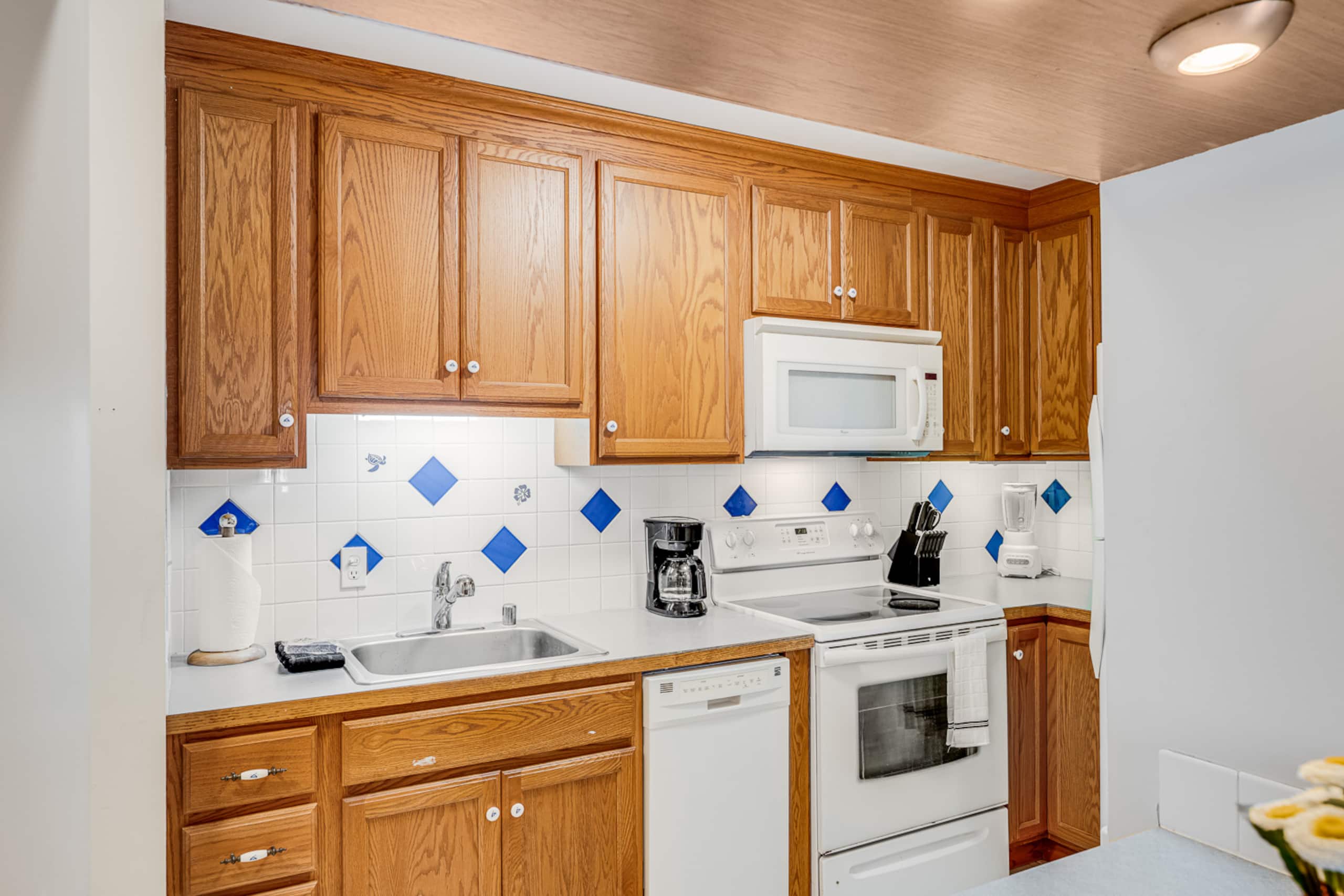 Hotel in Lahaina · ★5.0 · 1 bedroom · 2 beds · 1 bath - Image 6