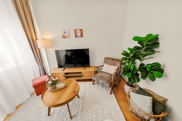 Montreux Escape: 2br With Balcony & Lake Views - Montreux