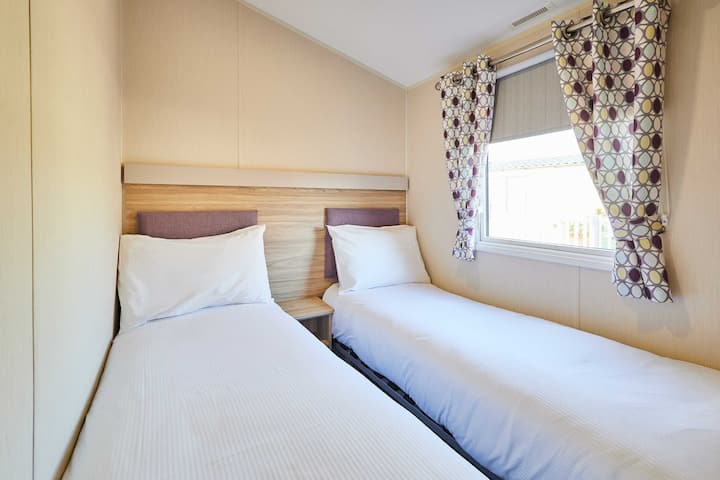 421 Wooler Park, ვულერი — მასპინძლობა და სტუმრობა