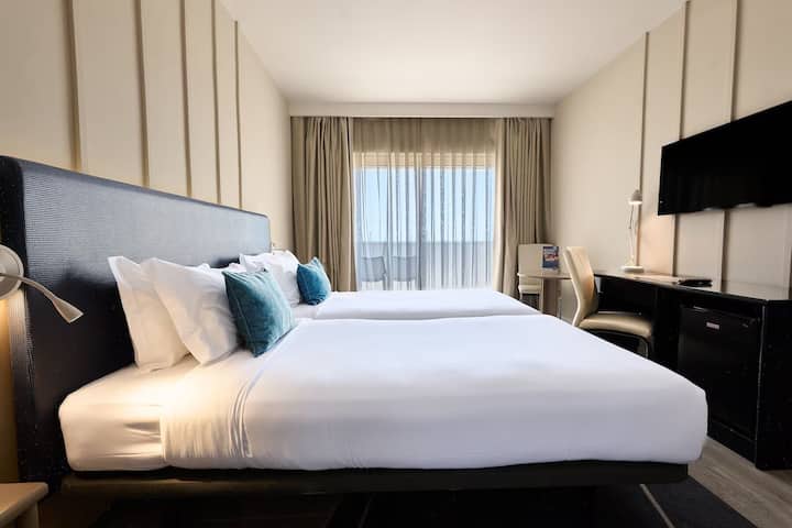 High Floor Twin | Tryp Caparica | Ocean View - Costa da Caparica