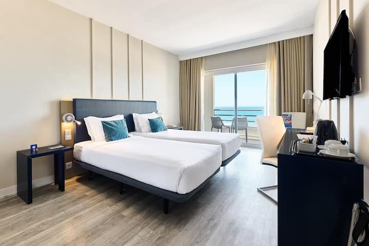 Tryp Caparica | High Floor Twin | Skyline Sea - Costa da Caparica