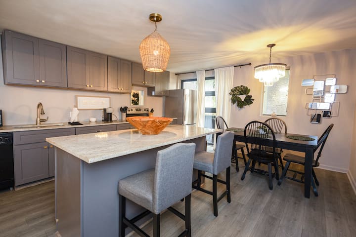 Elegant 2br W/ Resort Courtyard In Central Dallas - Dallas, TX