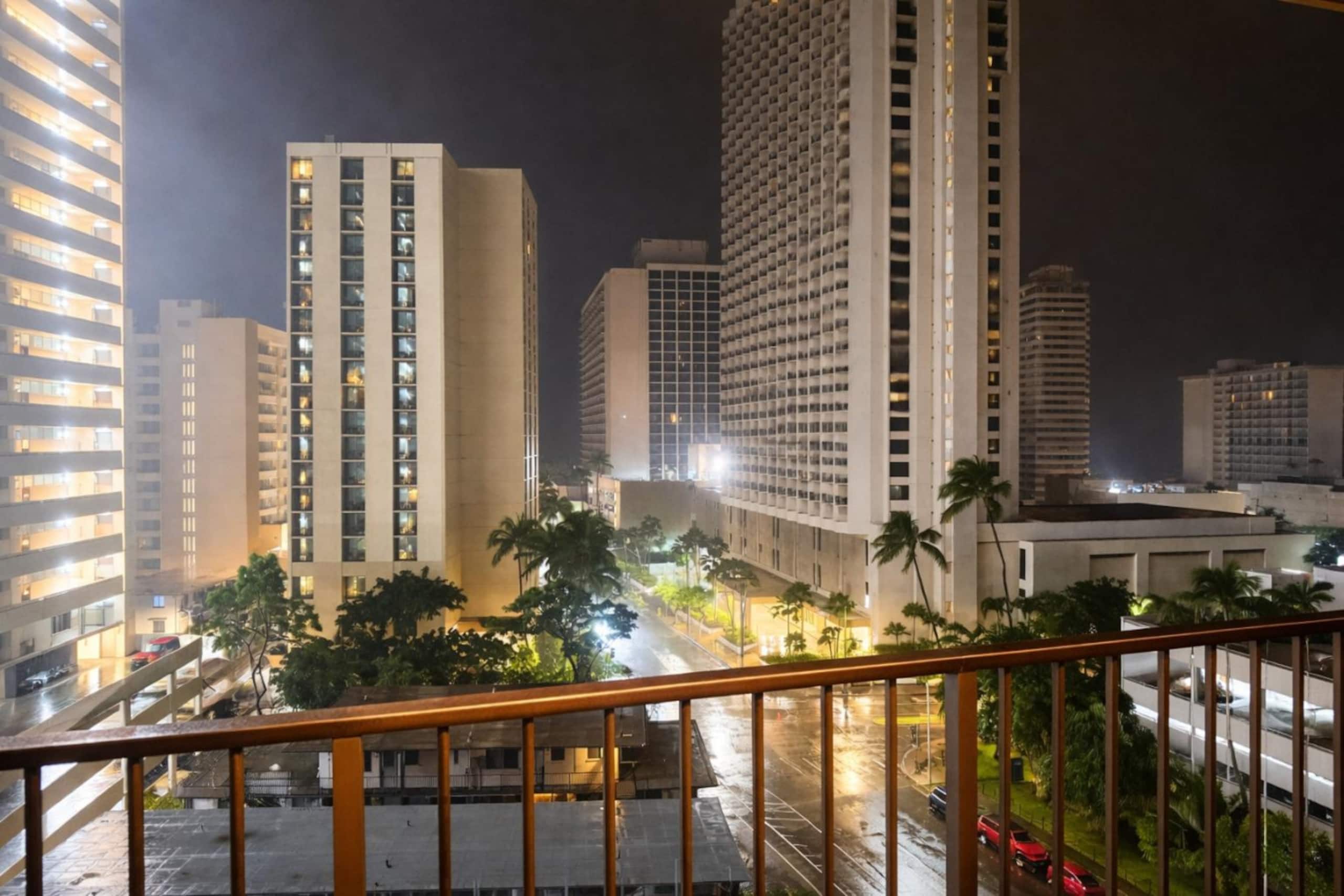 Hotel in Honolulu · ★4.89 · 1 bedroom · 2 beds · 1 private bath - Image 13