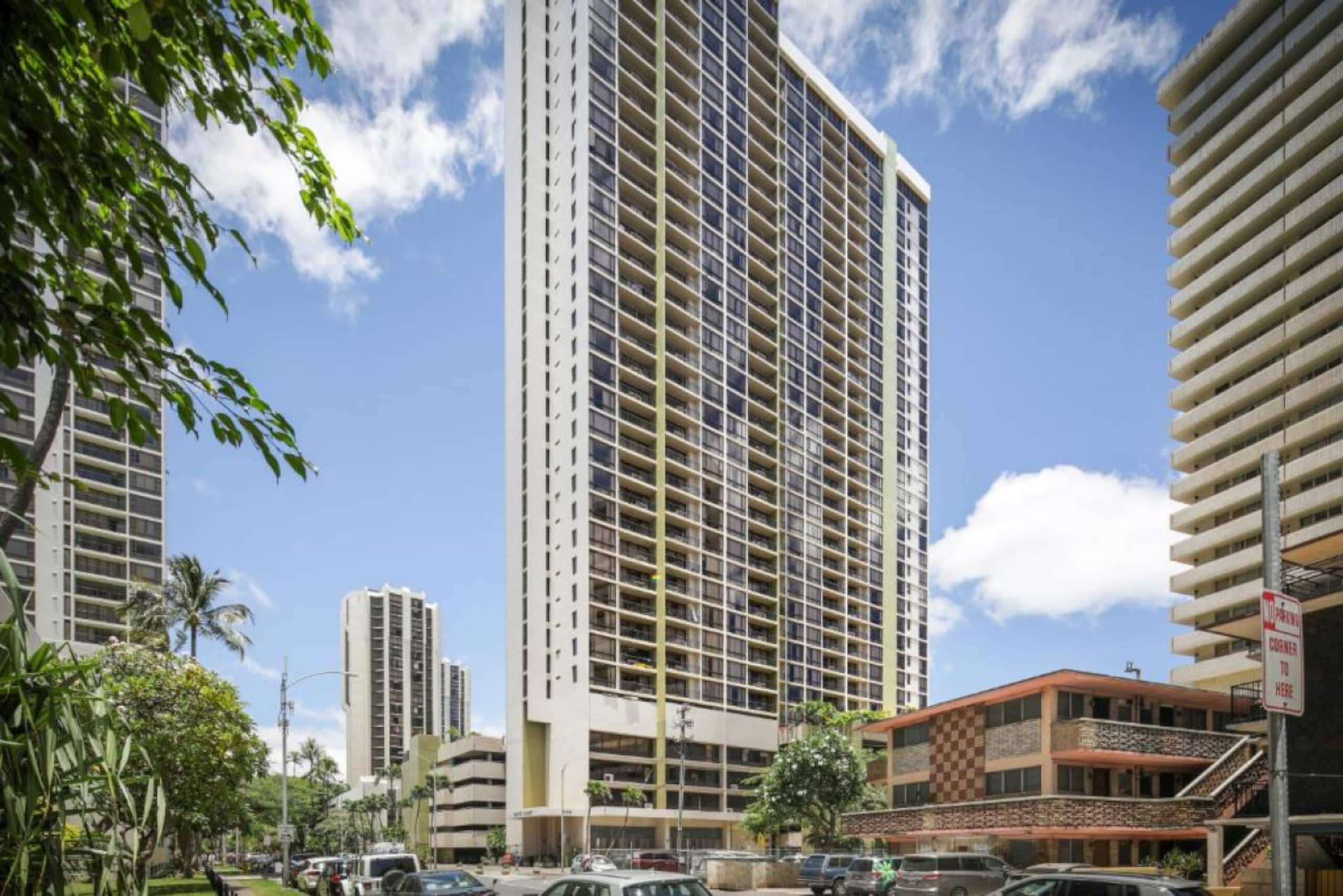 Hotel in Honolulu · ★4.89 · 1 bedroom · 2 beds · 1 private bath - Image 16