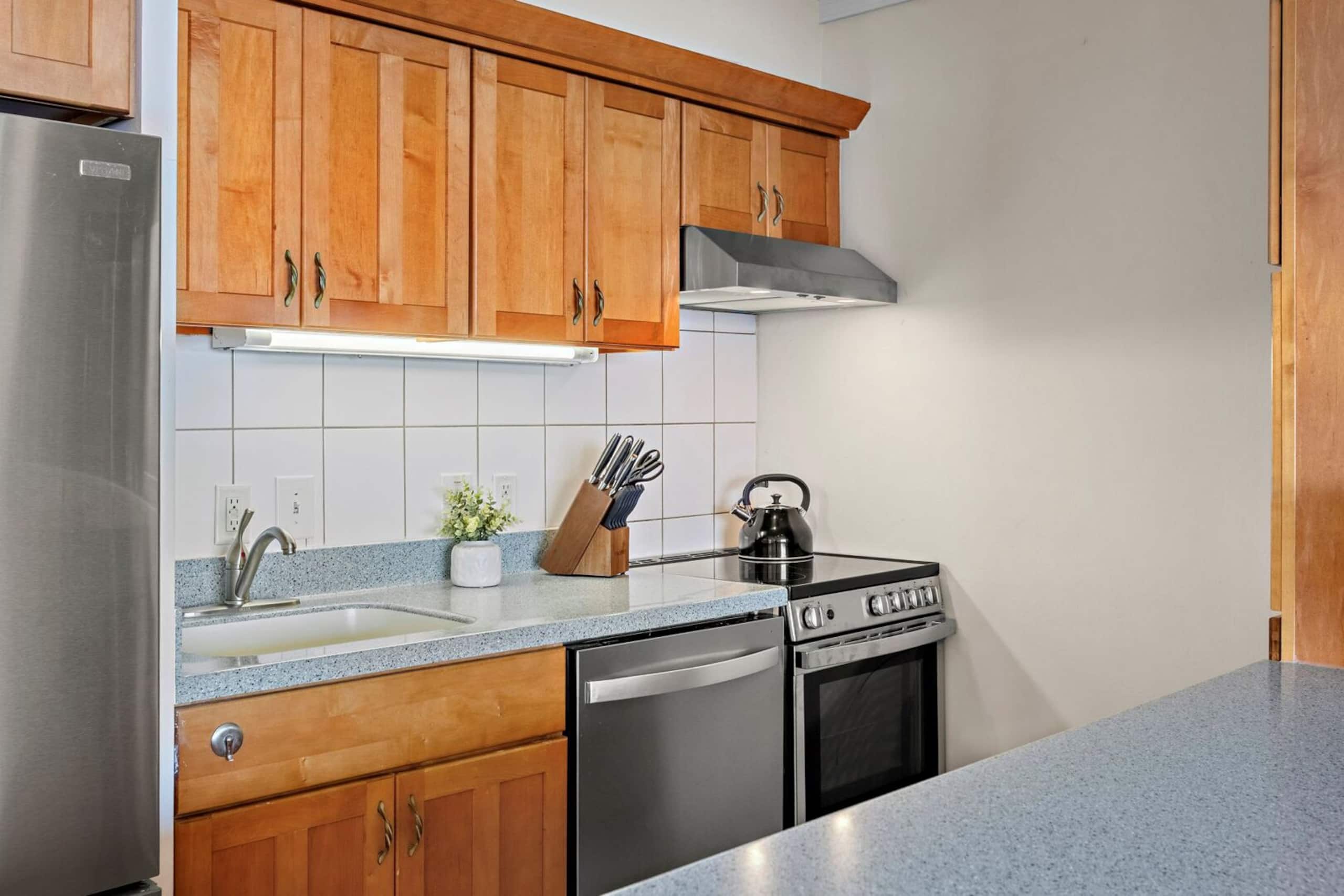 Condo in Lahaina · ★4.75 · 1 bedroom · 2 beds · 1 private bath - Image 27