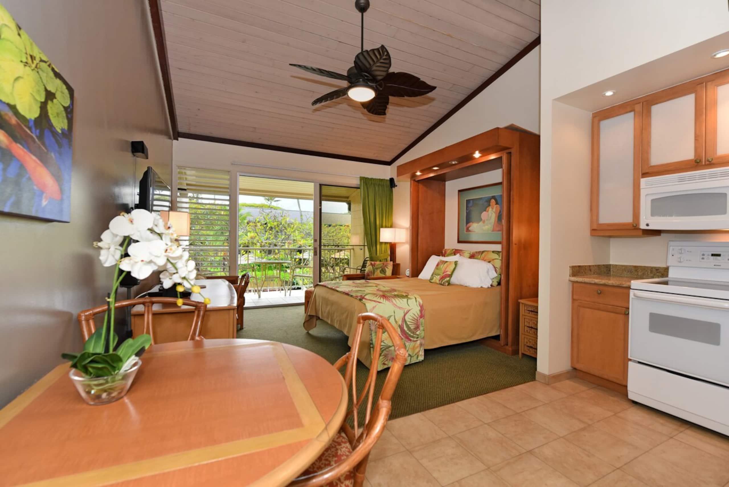 Condo in Lahaina · ★4.71 · 1 bedroom · 3 beds · 1 bath - Image 19