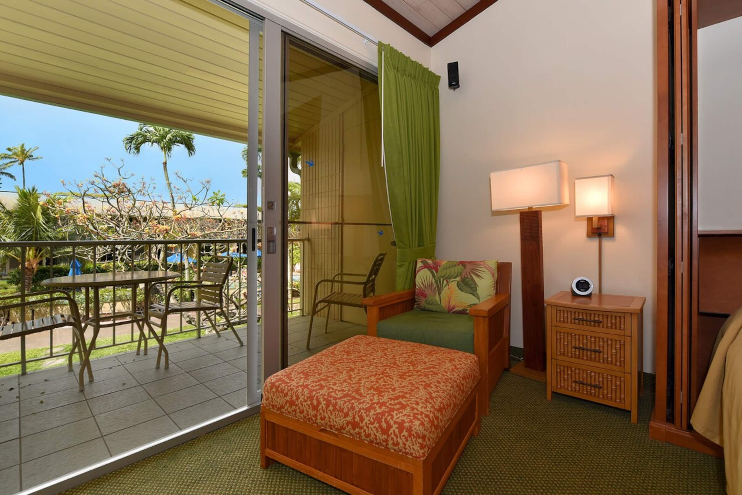 Condo in Lahaina · ★4.71 · 1 bedroom · 3 beds · 1 bath - Image 3