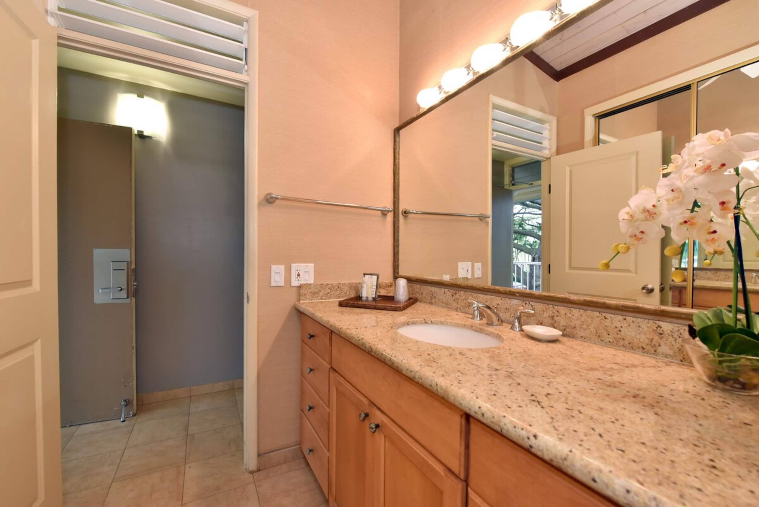 Condo in Lahaina · ★4.71 · 1 bedroom · 3 beds · 1 bath - Image 21