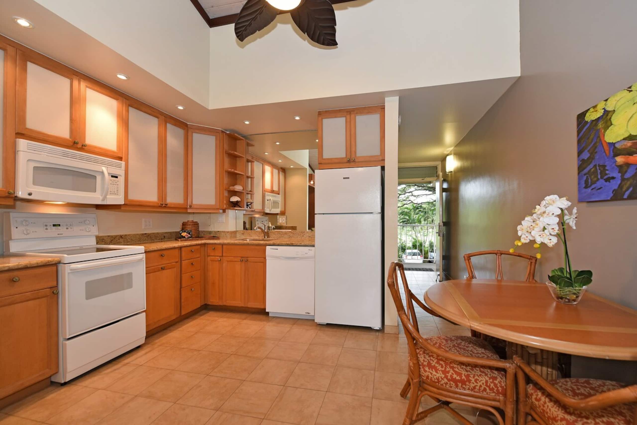 Condo in Lahaina · ★4.71 · 1 bedroom · 3 beds · 1 bath - Image 4