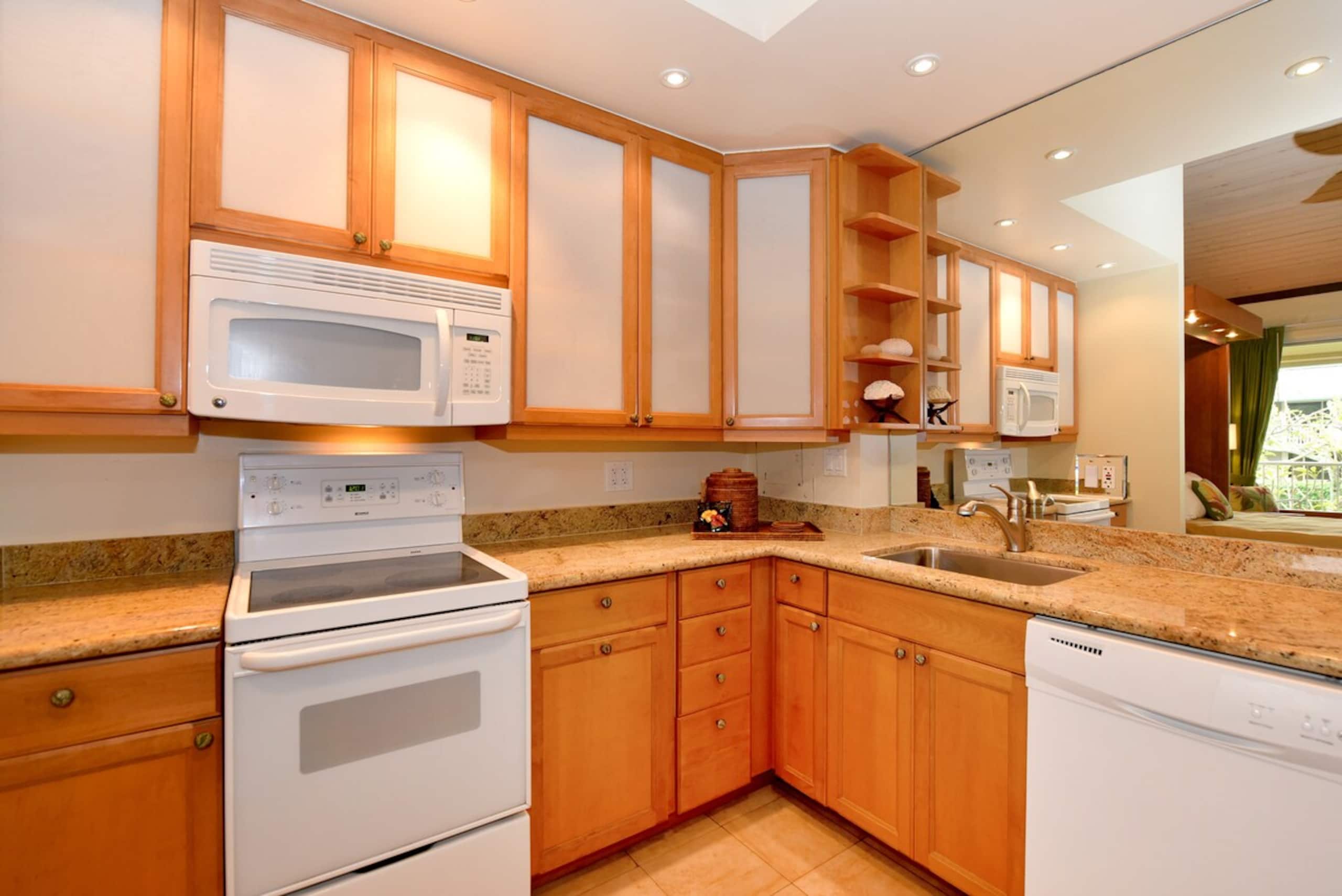 Condo in Lahaina · ★4.71 · 1 bedroom · 3 beds · 1 bath - Image 18