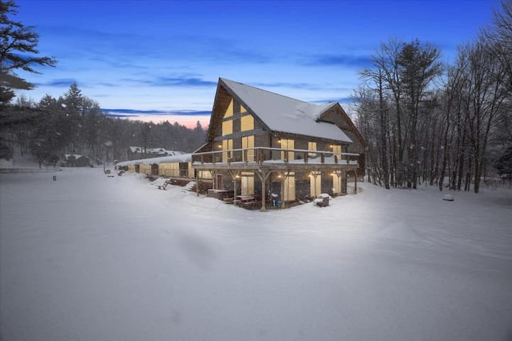 Griffin Chalet 2 about a mile to Stowe Resort