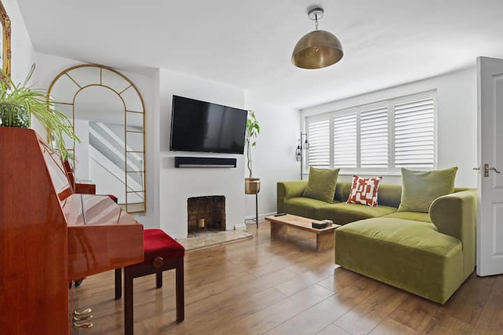 Spacious 3bdr House With Garden In East Ham - Ilford