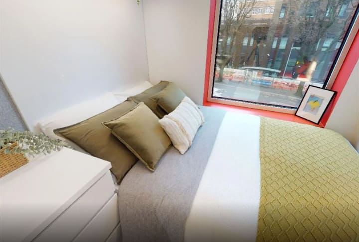 Student Only Stylish Ensuites At Iq Brighton - Brighton