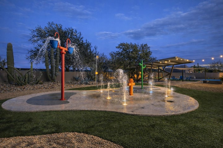 Massive Estate, Pickle Ball, Splash Pad, Mini Golf - Arizona