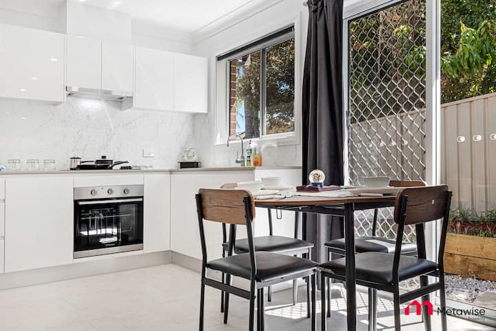Metawise Bnb Modern 2br Self-contained Guest Suite - Campbelltown
