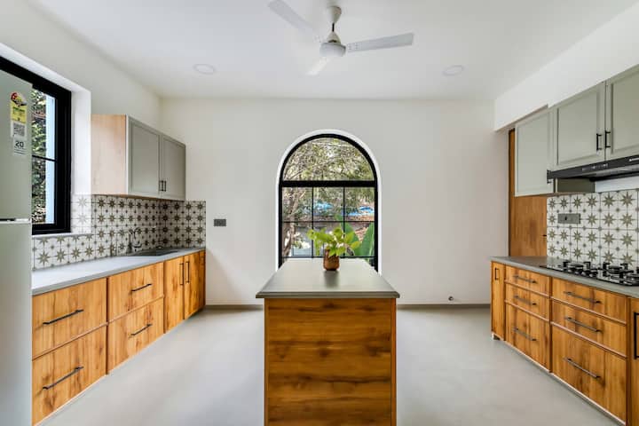 Full kitchen image 2