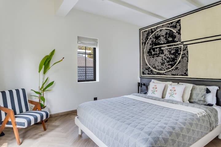 Bedroom 1 image 2