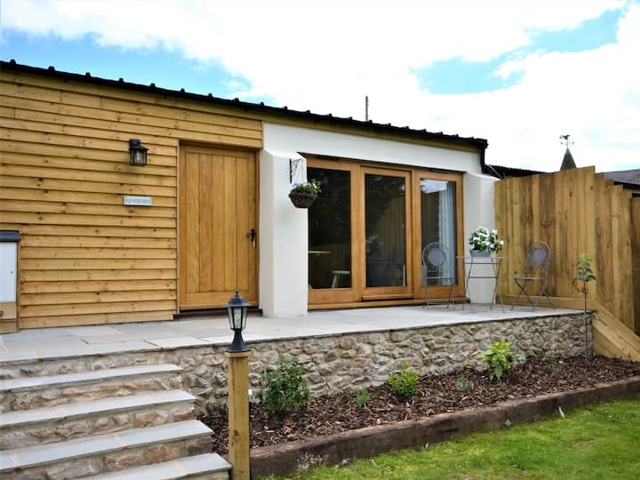 1 Bed In Lyme Regis  (36495) - Axminster