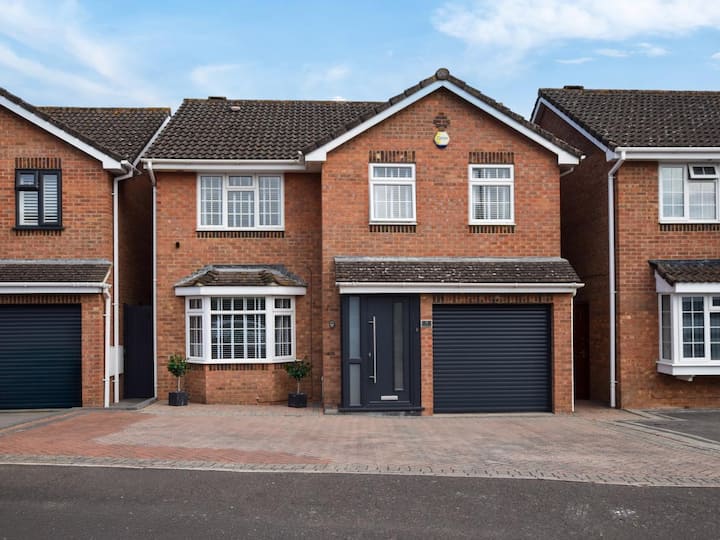 4 Bed In Christchurch (Oc-87836) - Bournemouth