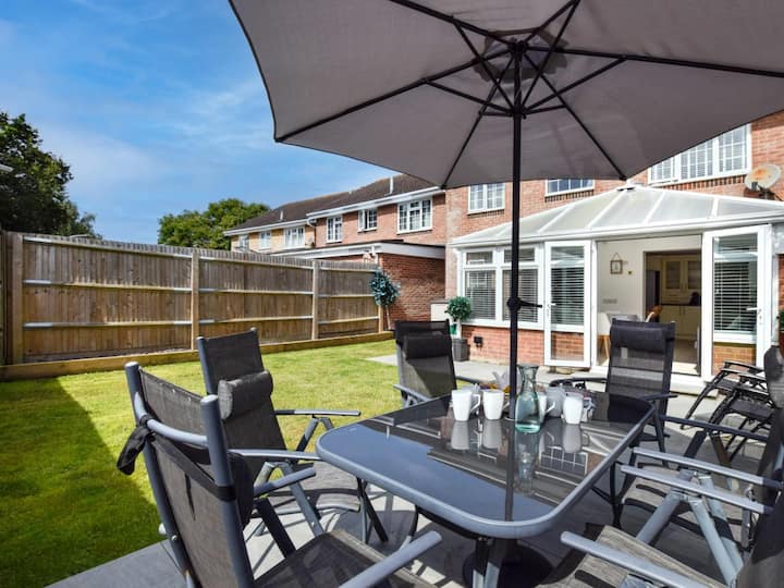 4 Bed In Christchurch (Oc-87836) - Highcliffe