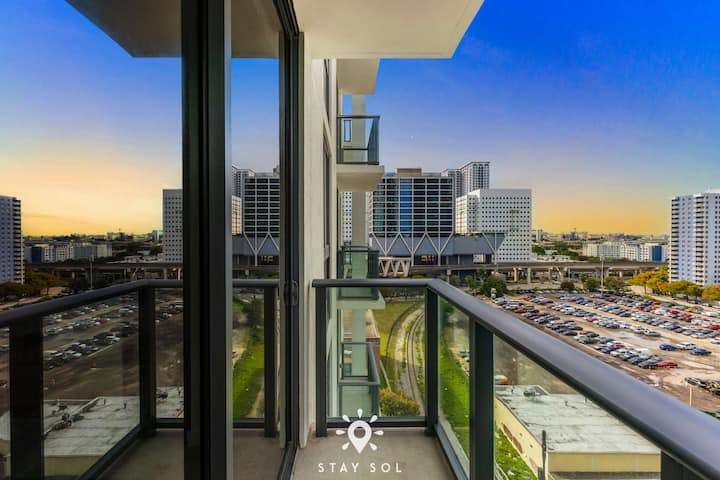 High Rise Haven With Pool, Cowork & Spa In Miami - Miami, FL