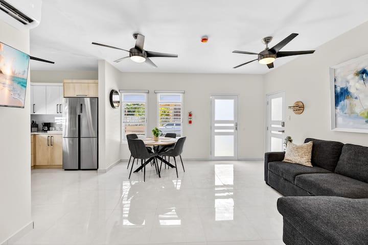 Spacious Apt. With Private Balcony, 2 Br | Sleeps - San Juan