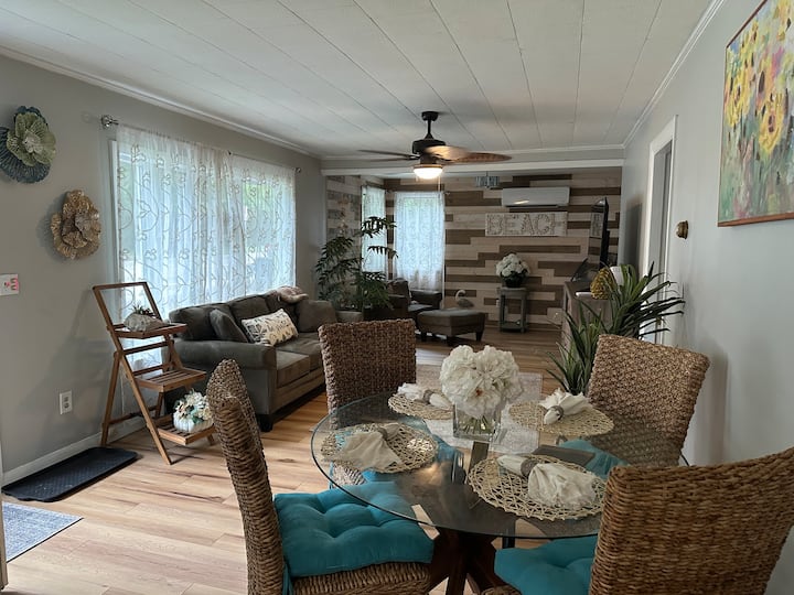 Cozy Sand Hill Cove Cottage, 1/2 Mile From Beach! - Narragansett, RI