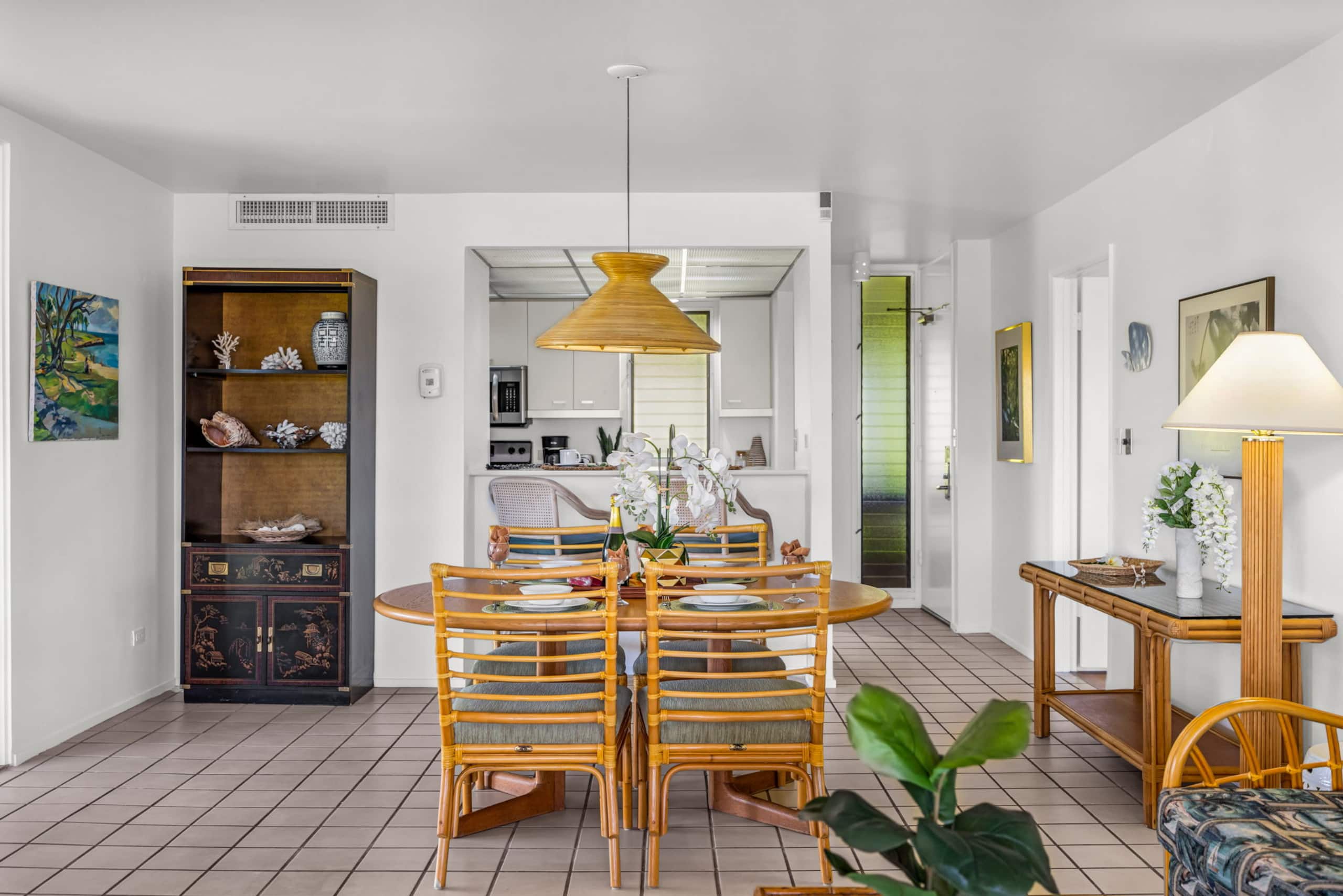 Condo in Lahaina · ★4.83 · 2 bedrooms · 3 beds · 2 baths - Image 10