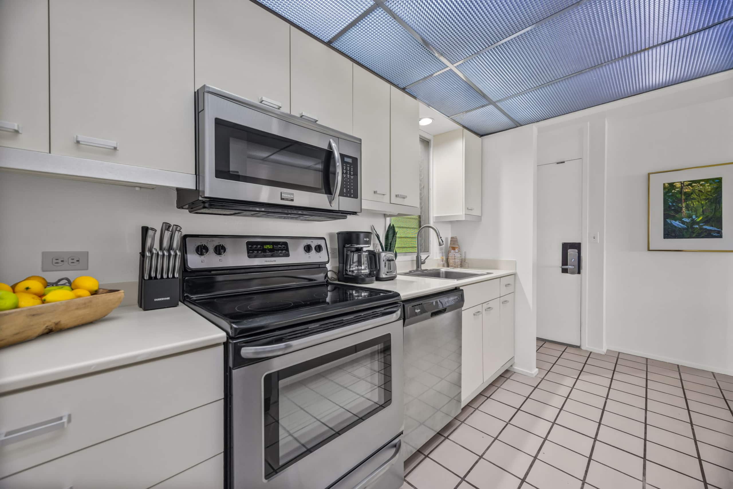 Condo in Lahaina · ★4.83 · 2 bedrooms · 3 beds · 2 baths - Image 8