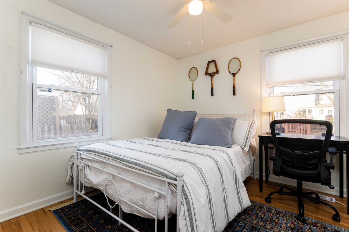 ชั้นหลักควีนไซส์ห้องนอน 2