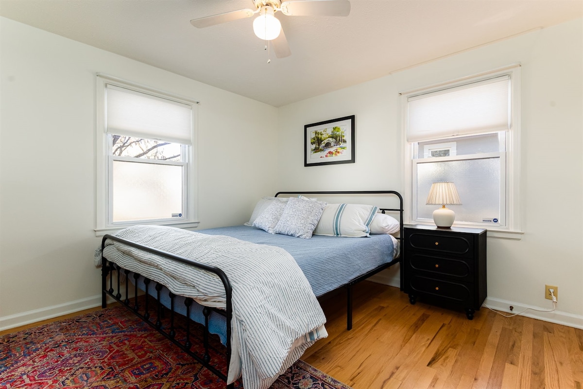 ชั้นหลักเตียงคิงไซส์ 1 ห้องนอน