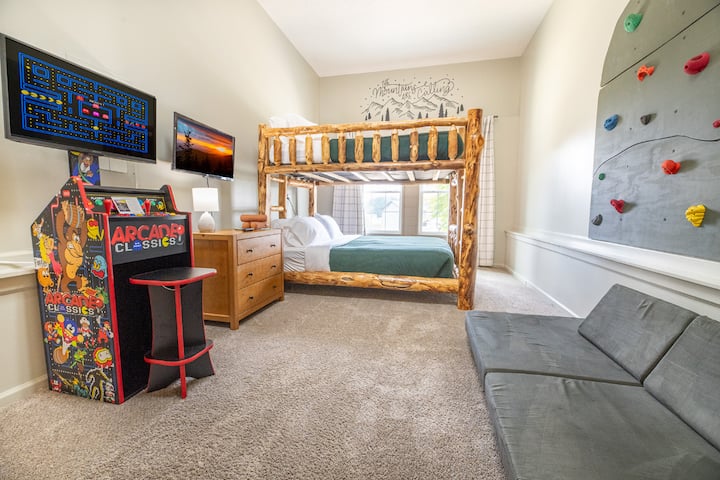 واحدة من غرف نوم دريم بير المريحة