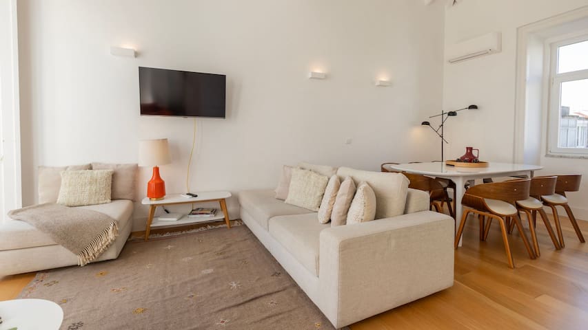 Amazing Terrace River View Apartment by LovelyStay