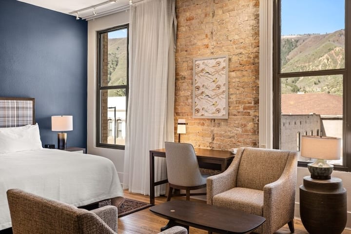 Downtown Glenwood Springs | 2 Kings | Pets Allowed - Glenwood Springs, CO