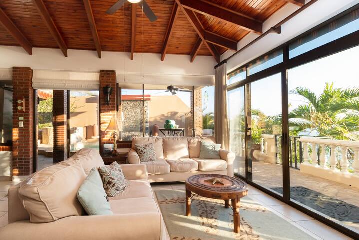 Villa w Oceanview Luxe Pool, Soaking Tub & Balcony