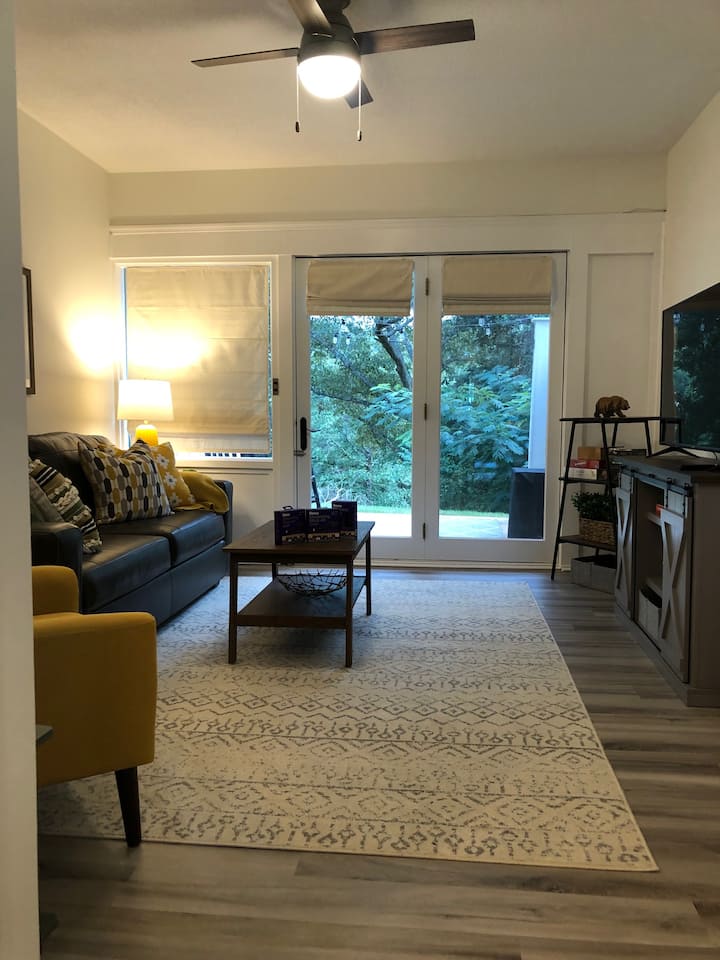 Modern 2bd Condo Near Town! Fire Pit + Pool Table - Pigeon Forge, TN